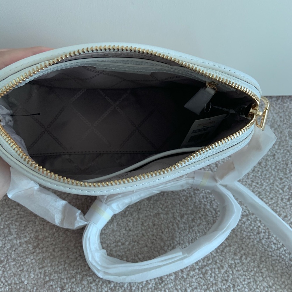 Micheal Kors Crocodile Embossed crossbody - Picture 6 of 15